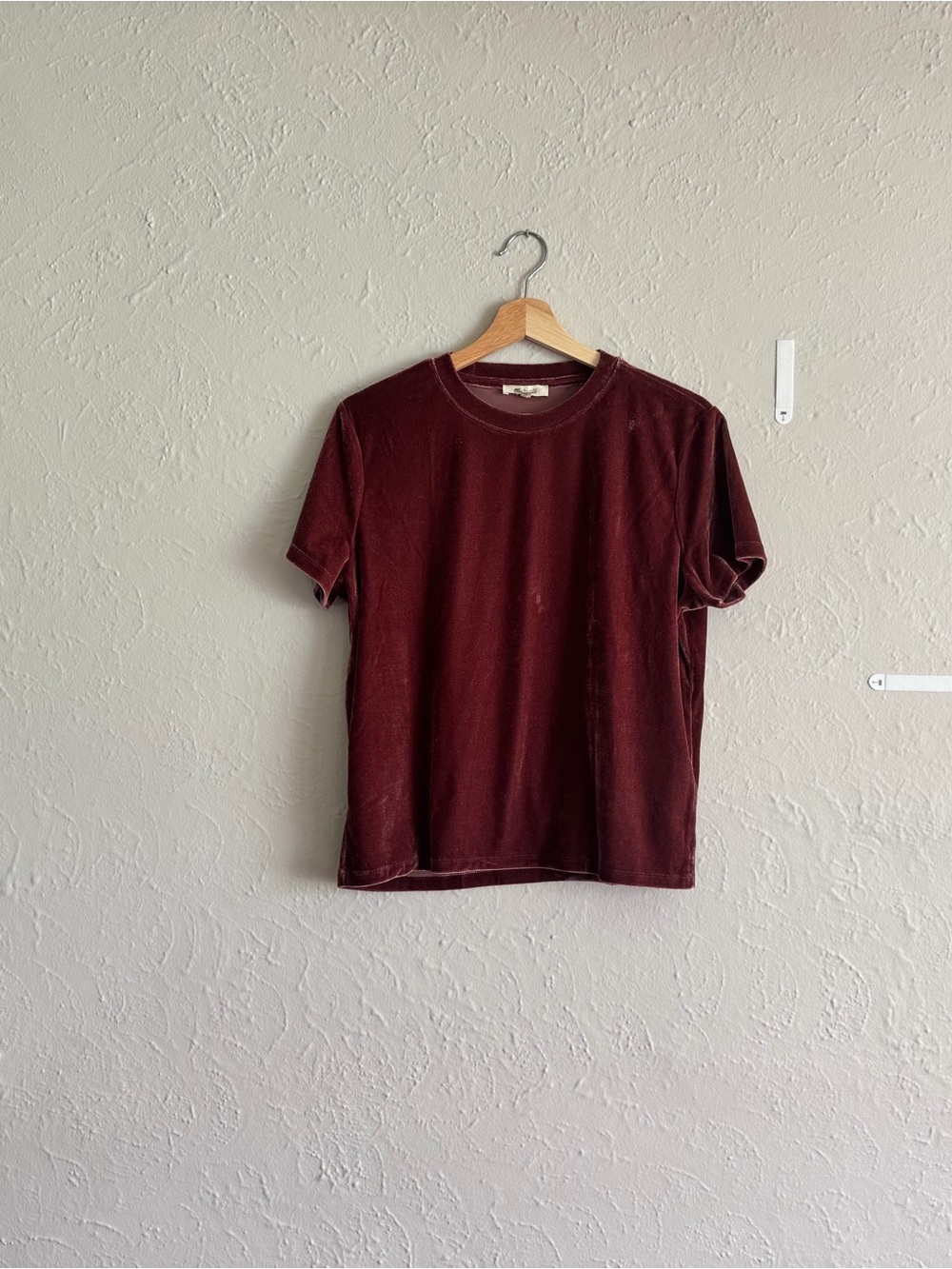 Madewell Short Sleeve Velvet Crew Tee in Wine